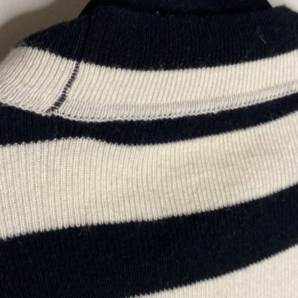 Le Superbe Wool and Cashmere Turtleneck Sweater - Picture 4 of 7